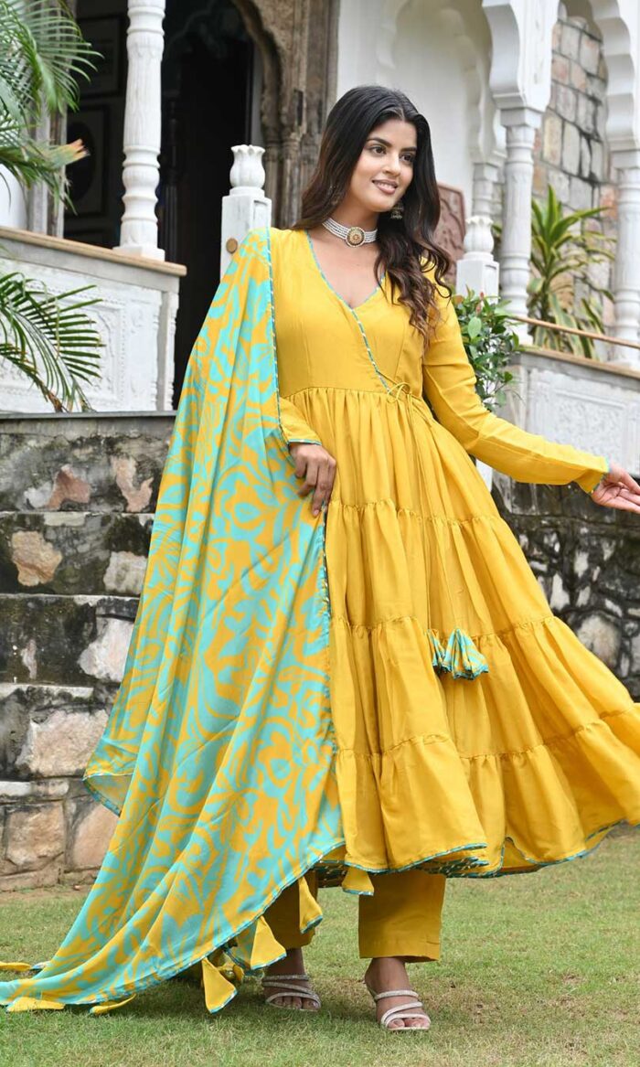 GOLDEN SUNFLOWER WITH ENGLISH BLUE FLORAL TIRED ANGRAKHA